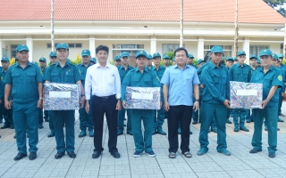 Ban Chỉ đạo tỉnh và địa phương thăm, tặng quà các đơn vị làm công tác dân vận