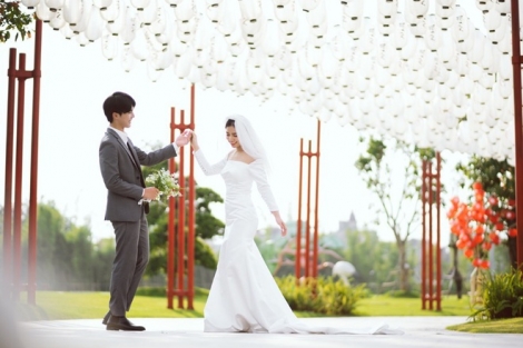 Bộ ảnh cưới đẹp như mơ tại vườn Nhật Bản giữa lòng Hà Nội