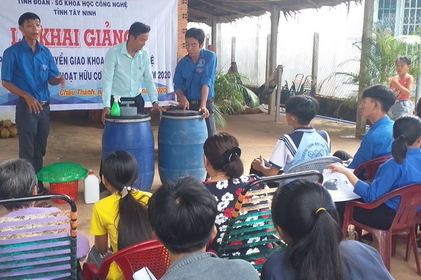 Tập huấn chuyển giao khoa học công nghệ mô hình “Xử lý rác sinh hoạt hữu cơ hộ gia đình”