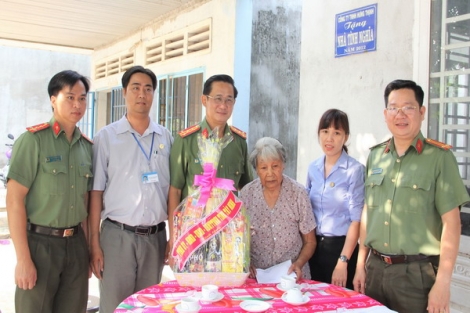 Nhân dân ngày càng tin yêu