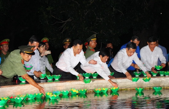 Thắp nến tri ân các anh hùng liệt sĩ