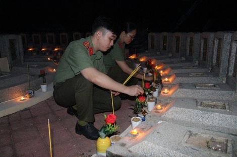 Nguyện ra sức công tác, chiến đấu, góp phần dựng xây đất nước ngày càng phồn vinh