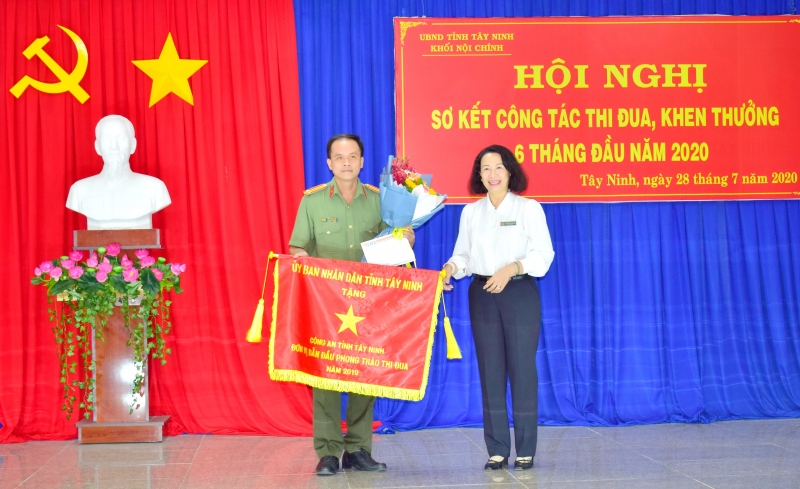 Khối Nội chính sơ kết phong trào thi đua 6 tháng đầu năm