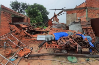 Xã Suối Ngô: Mưa giông làm sập hoàn toàn 1 căn nhà, 4 người bị thương