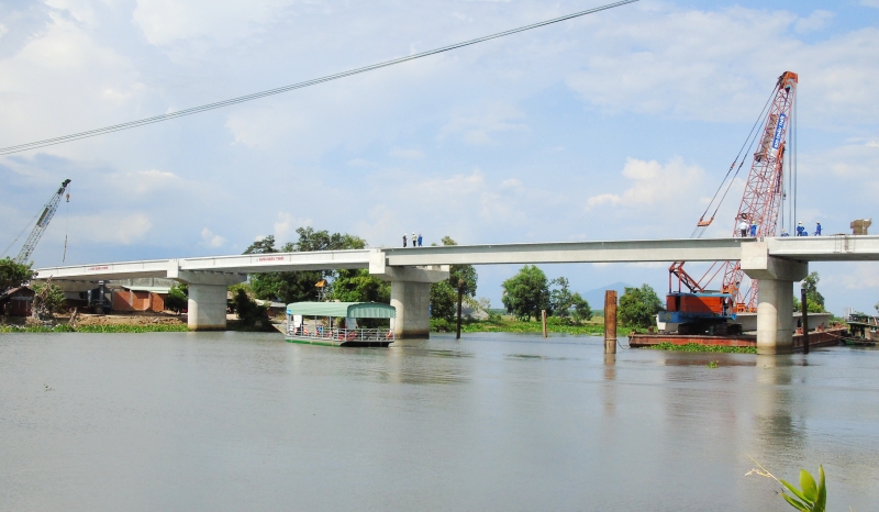 Cầu nối hai miền quê biên giới