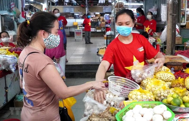 Đà Nẵng giãn cách, người dân được phát thẻ để đi chợ theo ngày chẵn-lẻ