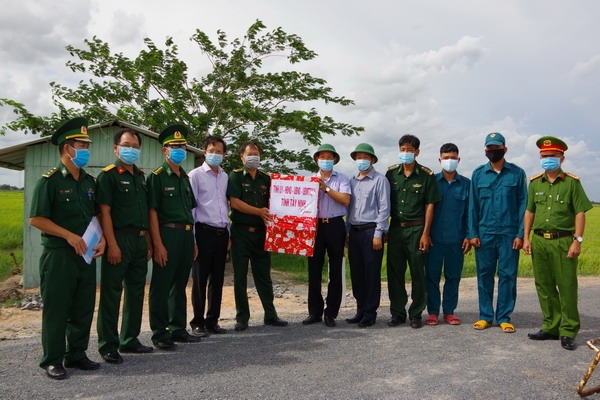 Kiểm tra công tác phòng, chống dịch Covid-19 trên biên giới