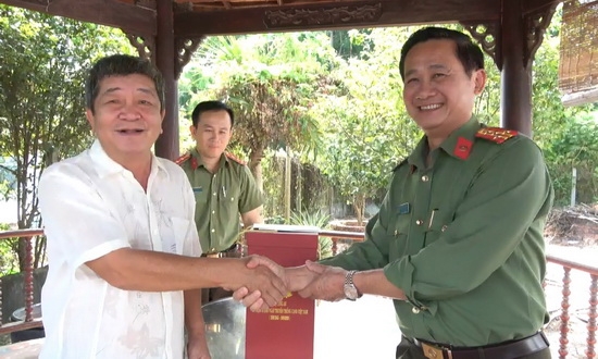 Công an Tây Ninh: Thăm, tặng quà gia đình chính sách