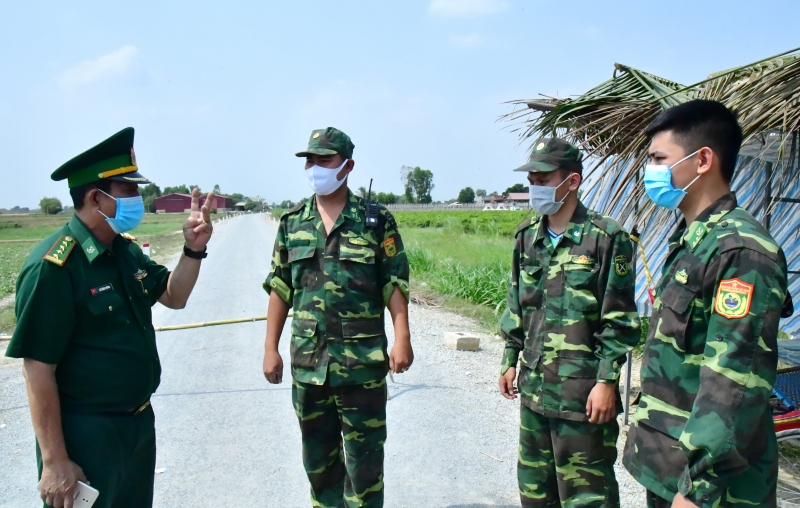 Vững vàng trên tuyến đầu chống dịch