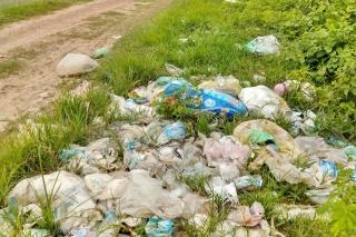 Kênh TN19 ô nhiễm vì rác thải
