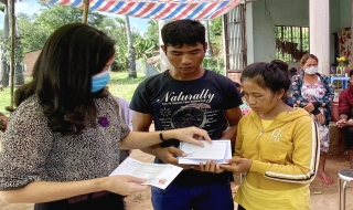 Châu Thành: Hỗ trợ 2 gia đình có con bị đuối nước