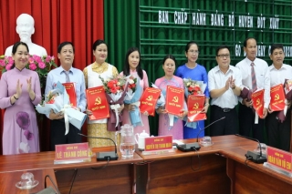 Huyện ủy Gò Dầu trao các quyết định về công tác cán bộ