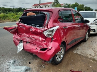 Tai nạn giao thông, 3 xe ô tô bị hư hỏng nặng