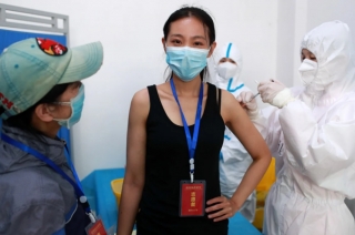 Trung Quốc tiêm thử vaccine Covid-19 cho 'hàng trăm nghìn người'