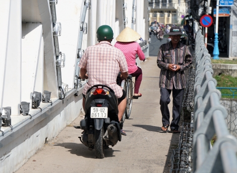 Cần đảm bảo an toàn giao thông trên cầu Quan