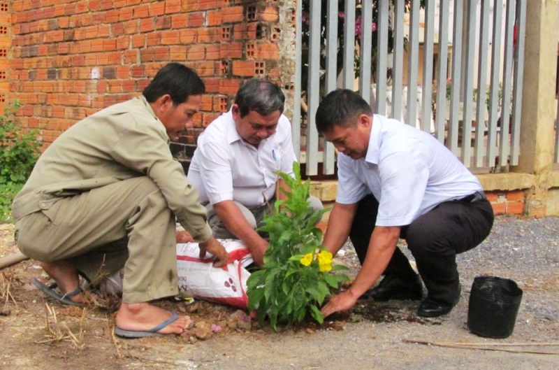 Hội Nông dân TP. Tây Ninh ra quân trồng cây nhớ Bác