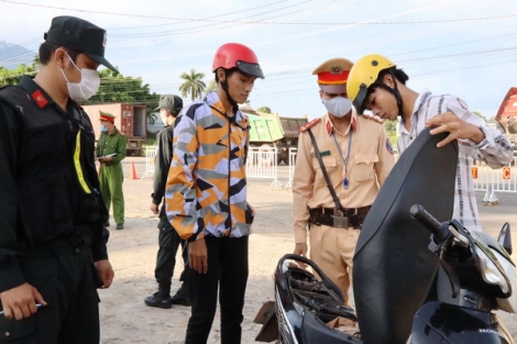 5 ngày ra quân tại Dương Minh Châu, CSGT lập biên bản gần 200 trường hợp vi phạm giao thông