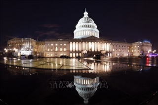 Quốc hội Mỹ thông qua dự luật ngân sách tạm thời