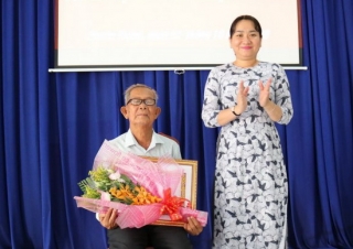 Gò Dầu: Trao tặng Huy hiệu 55 và 50 năm tuổi Đảng cho đảng viên xã Phước Trạch và Phước Thạnh
