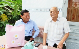 Ông Nguyễn Văn Hợp thăm nguyên lãnh đạo Ban Dân vận