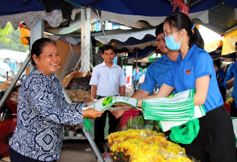 Triển khai mô hình "Chợ dân sinh giảm thiểu rác thải nhựa"