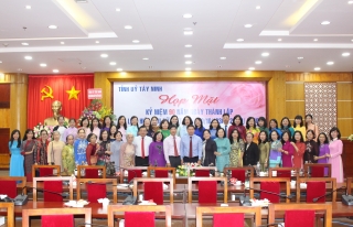 Họp mặt kỷ niệm 90 năm Ngày thành lập Hội LHPN Việt Nam