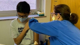 Bé trai 12 tuổi tham gia thử nghiệm vaccine Covid-19