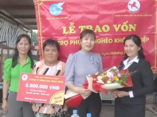 Trao vốn, phương tiện khởi nghiệp cho phụ nữ huyện Tân Biên