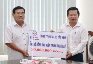 Đóng góp hơn 350 triệu đồng ủng hộ đồng bào miền Trung