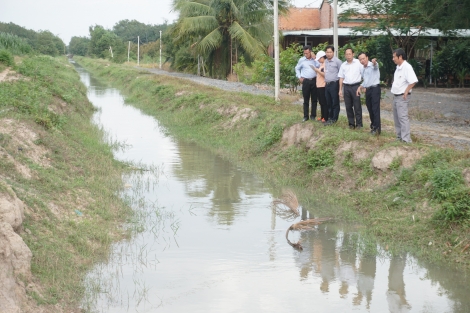 Kiểm tra việc duy tu, sửa chữa kênh nội đồng