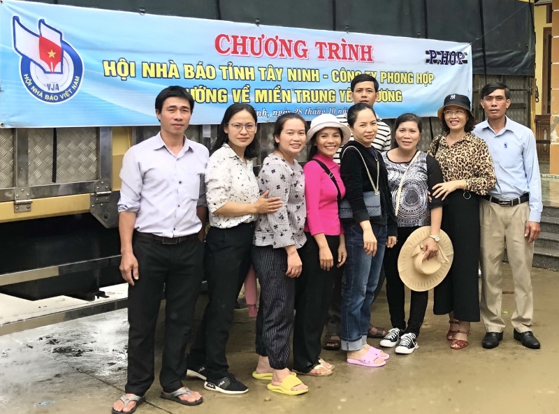 Hội Nhà báo Tây Ninh hướng về miền Trung thương yêu