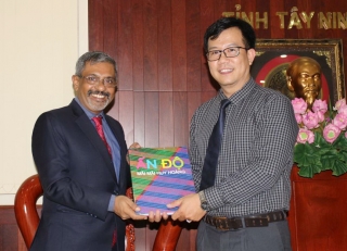 Đoàn công tác Tổng lãnh sự Ấn Độ thăm và làm việc tại Tây Ninh