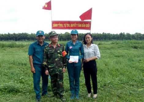 Những nữ dân quân chinh phục “Hoa bắn giỏi”