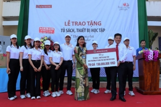 Ngân hàng Agribank Chi nhánh Tây Ninh: Trao tặng tủ sách, thiết bị học tập cho Trường Phổ thông Dân tộc Nội trú Tây Ninh