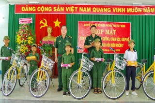 Biên phòng Tây Ninh: Sơ kết 1 năm thực hiện mô hình “Con nuôi Đồn biên phòng”