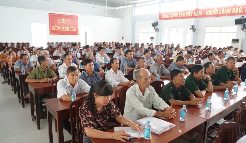 Đại biểu Quốc hội tiếp xúc cử tri huyện Dương Minh Châu