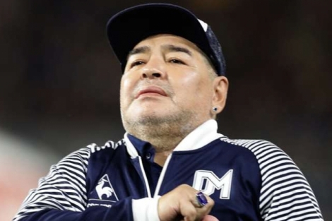 Huyền thoại bóng đá Maradona đột ngột qua đời ở tuổi 60