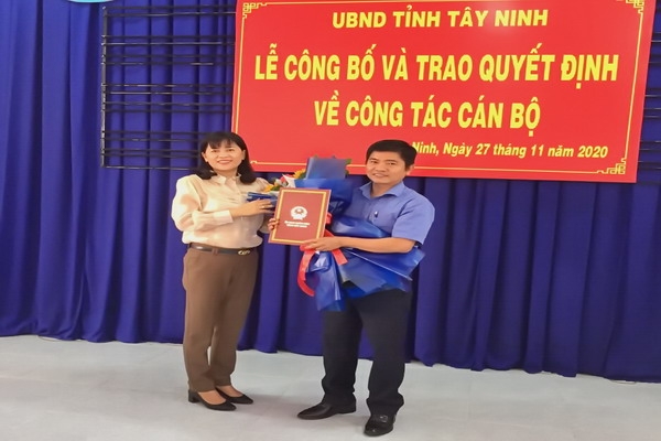 UBND tỉnh: Trao quyết định bổ nhiệm Phó Giám đốc phụ trách Sở Xây dựng