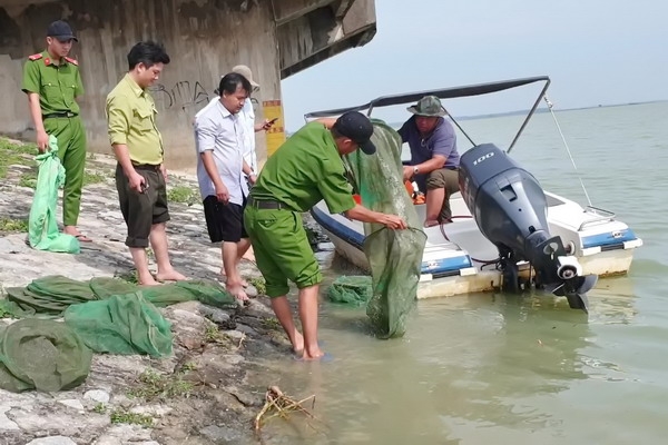 Chấn chỉnh tình trạng khai thác thuỷ sản kiểu tận diệt tại hồ Dầu Tiếng