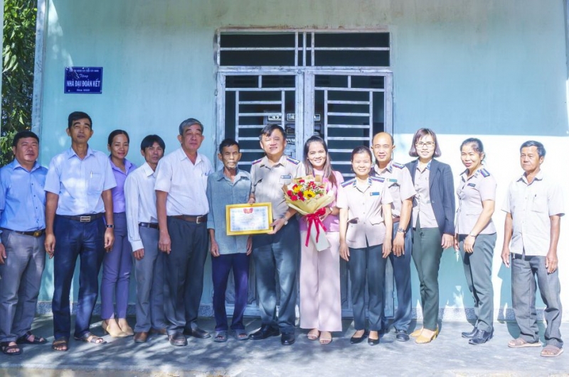 Cục Thi hành án Dân sự tỉnh: Bàn giao nhà đại đoàn kết tại Tân Châu