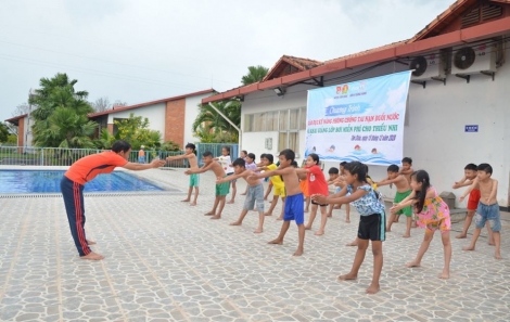 Tân Châu: Khai giảng lớp bơi miễn phí cho thiếu nhi