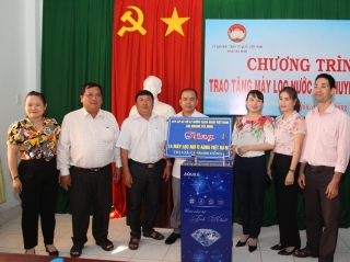 Công ty AQua Việt Nam tặng máy lọc nước tinh khiết cho huyện Tân Châu