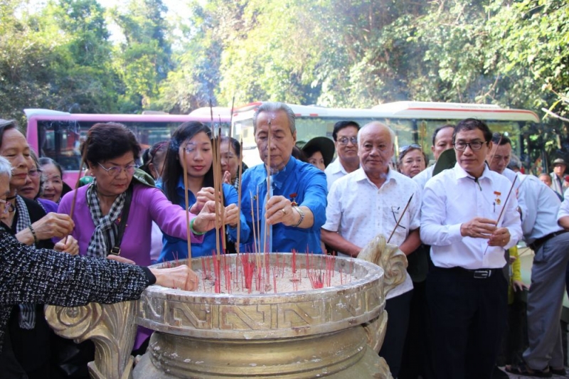 Thăm, tặng quà Mẹ Việt Nam anh hùng và nạn nhân chất độc da cam