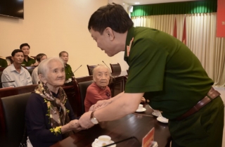 Quân ủy Trung ương–Bộ Quốc phòng: Thăm, tặng quà gia đình chính sách trên địa bàn tỉnh Tây Ninh