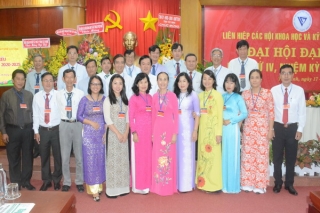 Xây dựng đội ngũ tri thức vững mạnh
* Bà Dương Thị Thu Hiền tái đắc cử chức Chủ tịch.