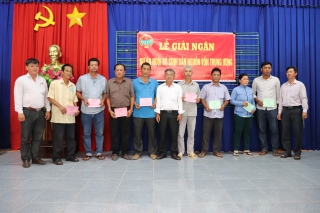 Giải ngân vốn hỗ trợ cho nông dân phường An Tịnh