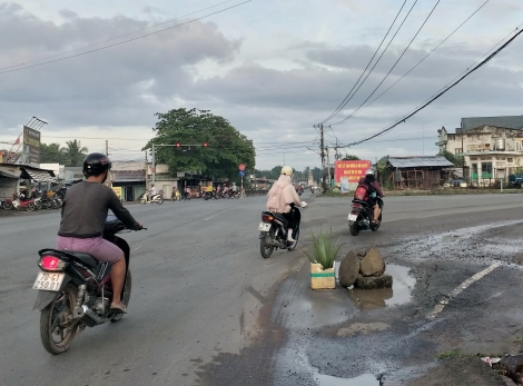 Hoà Thành: Cần sớm sửa chữa “ổ gà” tại ngã ba Giang Tân