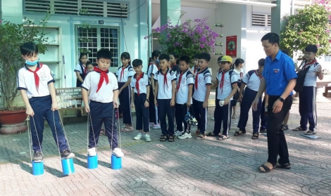 Hội Đồng đội Thành phố Tây Ninh tổ chức chương trình “Khăn hồng tình nguyện”