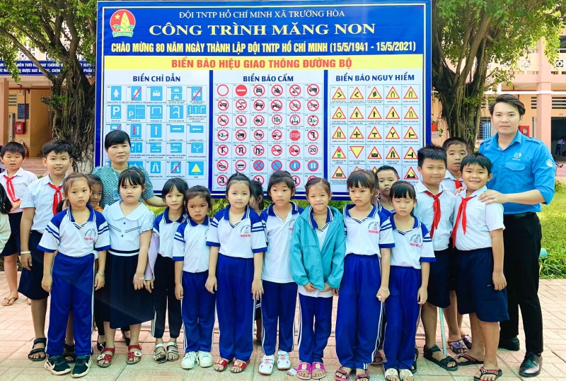 Công trình Măng non tuyên tuyền an toàn giao thông