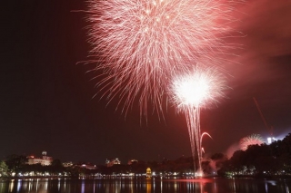 TP. Hồ Chí Minh rực rỡ pháo hoa chào đón năm mới 2021